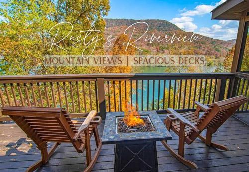 Rustys River View: Lux Cabin, Hot Tub, Views in Whitwell, Vereinigte Staaten von Amerika