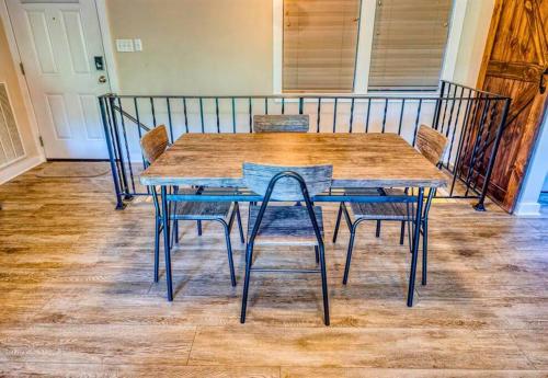Rustys River View: Lux Cabin, Hot Tub, Views in Whitwell, USA