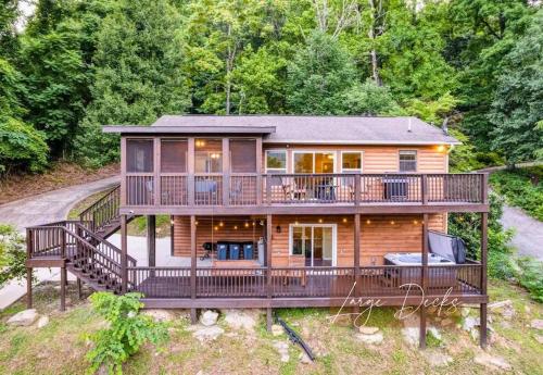 Rustys River View: Lux Cabin, Hot Tub, Views in Whitwell, USA