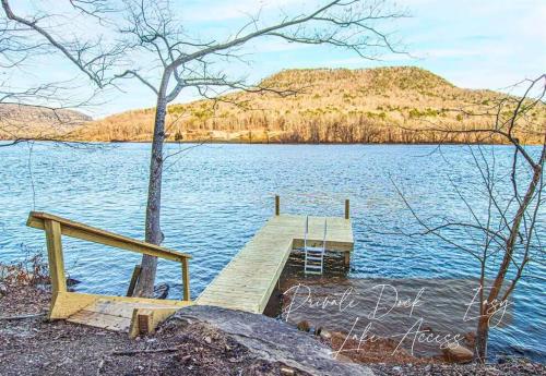 Rustys River View: Lux Cabin, Hot Tub, Views in Whitwell, USA