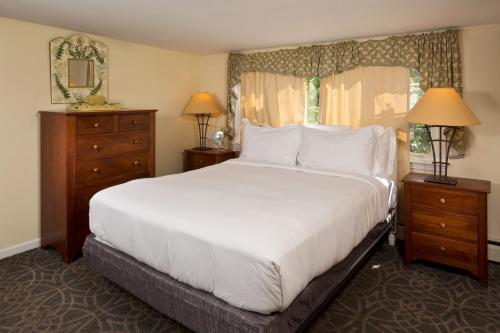 532864320 The Equinox Golf Resort & Spa
