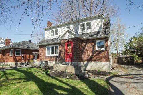 Homey Single Family on Old Orchard