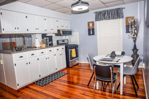 Bright & Stylish 2-Bedroom Near Downtown Mobile Free Parking, Mobile (foto 7)