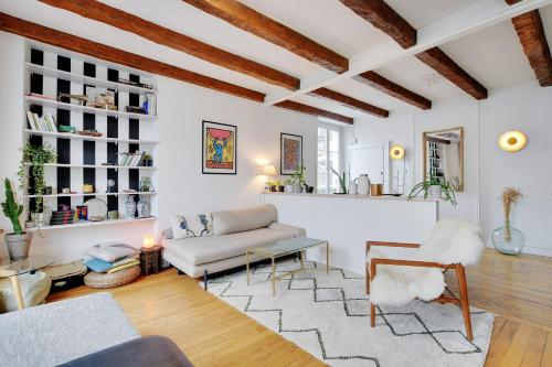 Center of Paris apartment for 4 people !