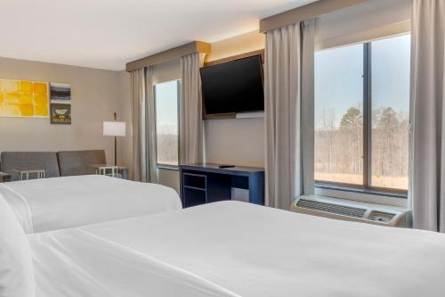 Comfort Suites Whitsett - image 11