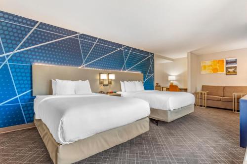 Comfort Suites Whitsett - image 13