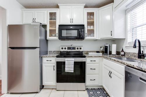 5 Min Drive to Dorm, W/D, Quiet, Kitchen, Wi-fi detail
