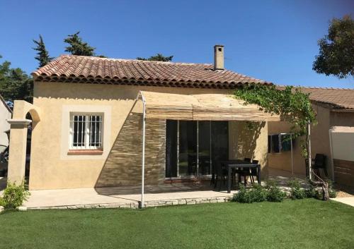 Jolie maison de ville au calme - Accommodation - Châteauneuf-lès-Martigues