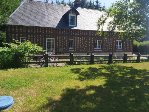 Maison de 4 chambres avec jardin clos et wifi a AnnebaultA - Location saisonnière - Annebault