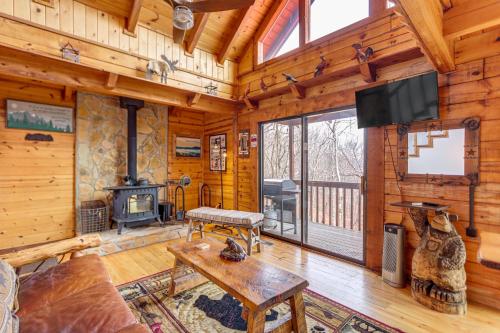 Cozy Cabin with Blue Ridge Mountain Views and Hot Tub