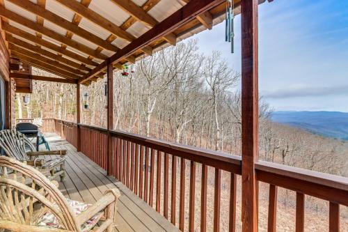 Cozy Cabin with Blue Ridge Mountain Views and Hot Tub