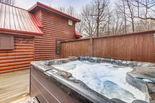 Cozy Cabin with Blue Ridge Mountain Views and Hot Tub