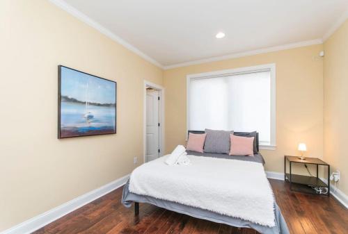 Huge 4 Bdrm - Roof Deck - Parking - Soak Tub! in Philadelphia, USA