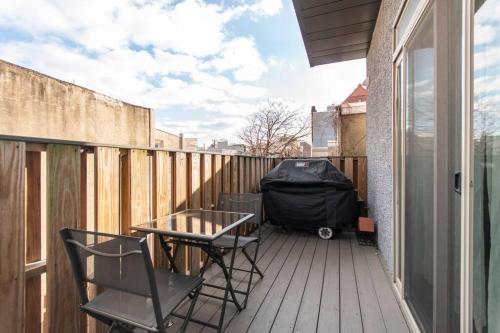 Huge 4 Bdrm - Roof Deck - Parking - Soak Tub! in Philadelphia, USA