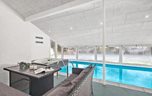 مسبح, Awesome Home In Nørre Nebel With Sauna in Norre Nebel