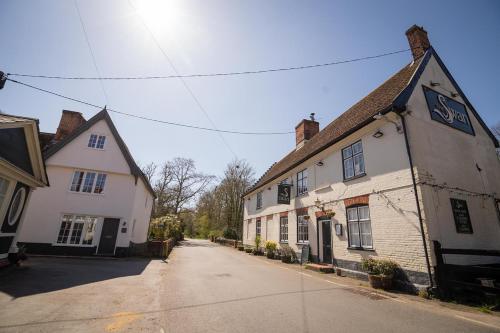 Enchanting Home Farm West, Hoxne, Suffolk