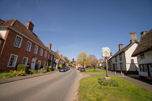 Enchanting Home Farm West, Hoxne, Suffolk