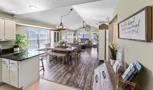 2BR Condo - Near SDC - 2 Pools - Golf Onsite - FREE TICKETS INCLUDED - SB 9-5, Branson