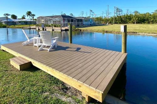B&B Fort Myers - Waterfront Gulf Gateway: Pool/Dock/Grill/Gameroom - Bed and Breakfast Fort Myers