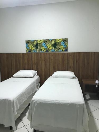2 twin beds