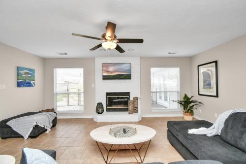 Lake Conroe Pool & Big Fenced Yard-Pets allowed in Willis, USA