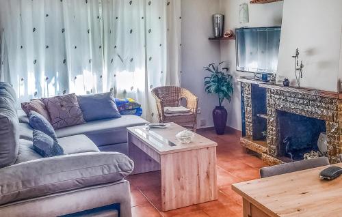  Cozy Home In Francàs With Kitchen in Comarruga