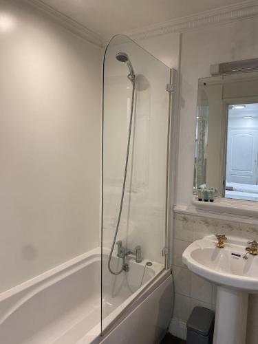 The George Hotel Pangbourne - image 7