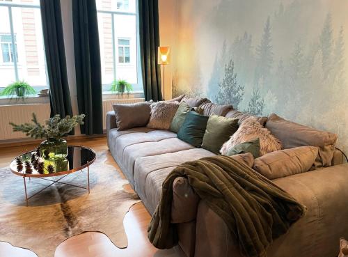 Magic Forest Design Apartment, 65 Zoll TV, Waschtrockner, beste Lage, am Markt in 格拉