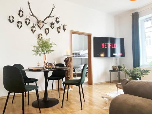 設施, Magic Forest Design Apartment, 65 Zoll TV, Waschtrockner, beste Lage, am Markt in 格拉