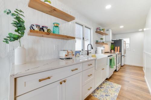 Bright Houghton Lake Home with Boat Dock and Fire Pit in Houghton Lake, USA