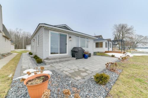 Bright Houghton Lake Home with Boat Dock and Fire Pit