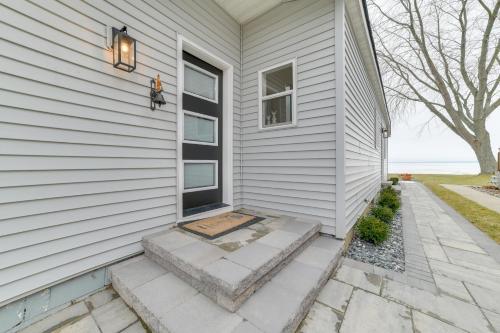 Bright Houghton Lake Home with Boat Dock and Fire Pit