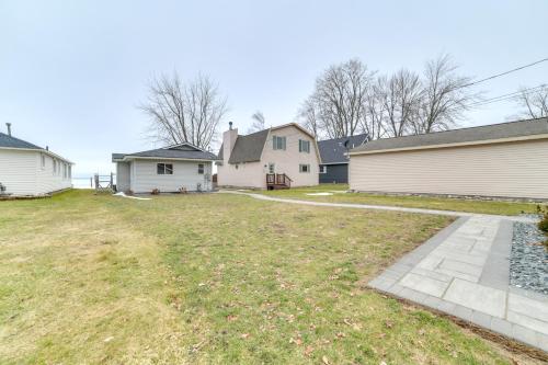 Bright Houghton Lake Home with Boat Dock and Fire Pit