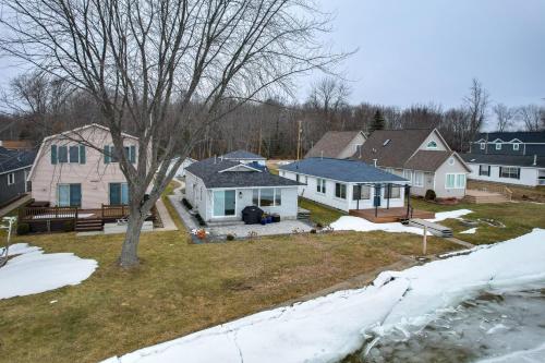 Bright Houghton Lake Home with Boat Dock and Fire Pit