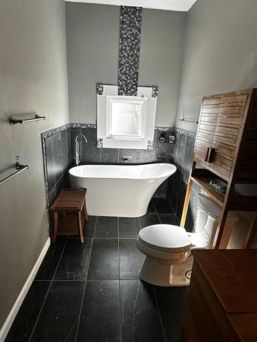 Renovated,Comfortable and Convenient Experience Renovated,Comfortable and Convenient Experience