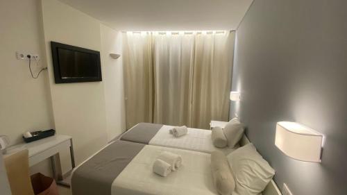 2 twin beds