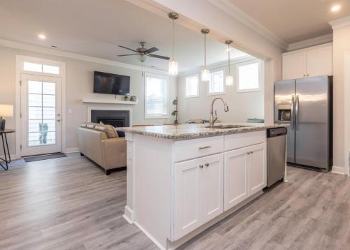 Perfect Escape with Ocean Breeze in Virginia Beach, USA