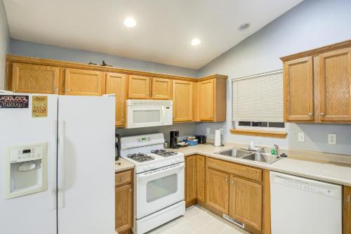 North Liberty Home about 11 Mi to University of Iowa! in Coralville, USA