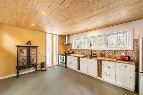 Cozy and beautiful chalet in Grenville-Sur-La-Rouge (QC)