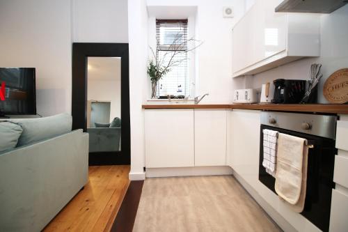 Penarth Stunning Seaside Apartment, Pets welcome, Free wifi and Parking, Sleeps 8!