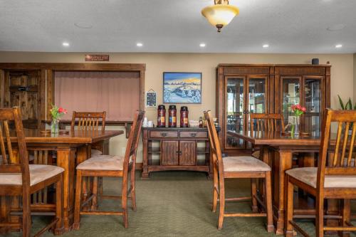 Duck Inn Lodge in ไวท์ฟิช (MT)