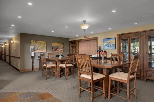 Duck Inn Lodge in ไวท์ฟิช (MT)