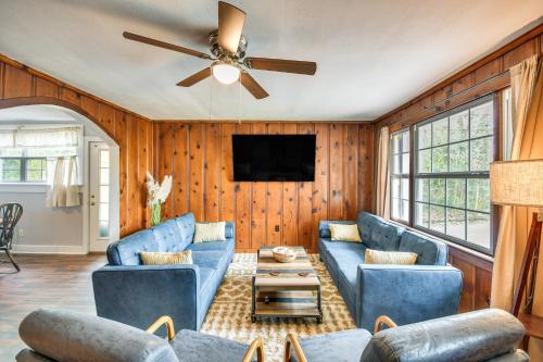 . 3 Mi to Stone Creek! 2-Acre Family Tallassee Gem
