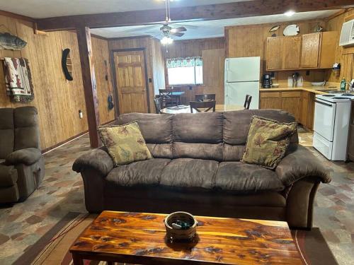 Adjoining Cabin #7A at Patoka 4 Seasons Resort