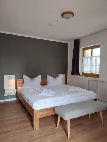 1 king bed, 1 sofa bed