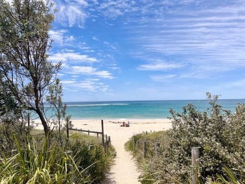 Hargraves Beach Cottage 50 meters to the beach in Noraville