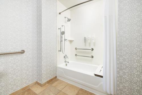 Hampton Inn Memphis-Walnut Grove/Baptist East - image 2