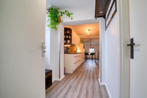 廚房, Zuarin Schlossblick - Ganzes Apartment direkt am Schlossgarten von Schwerin mit Dschungel-Feeling -  in 奧斯多夫