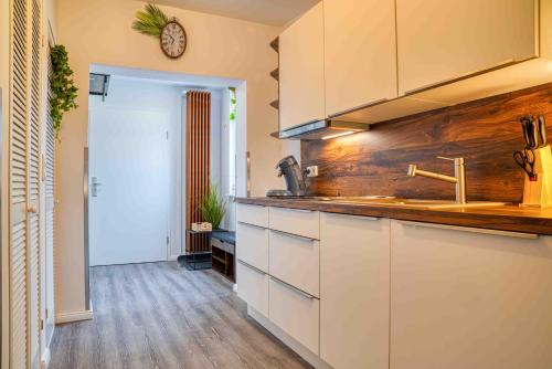 廚房, Zuarin Schlossblick - Ganzes Apartment direkt am Schlossgarten von Schwerin mit Dschungel-Feeling -  in 奧斯多夫