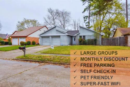 4BR Family Getaway - Pets Welcome, Self Check-In! - Humble